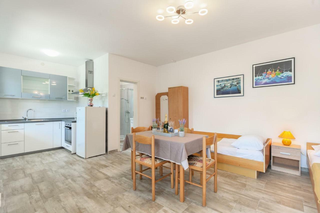 Apartment Ema Premantura Zewnętrze zdjęcie